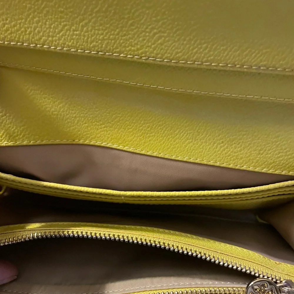 Tory Burch Robinson Pebbled Zip Continental Wallet NWOT.